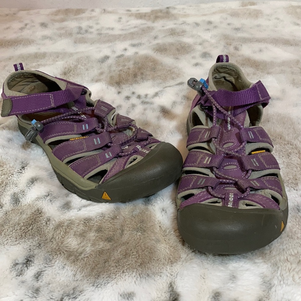 Purple Keens waterproof sandals size 8.5 women’s